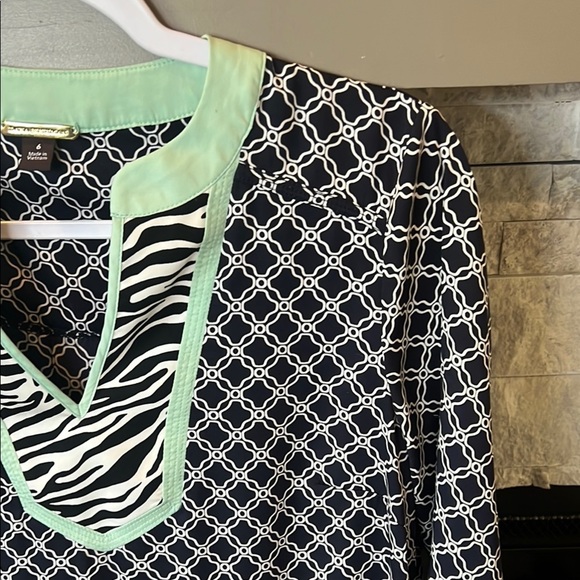 Dana Buchman Dark Navy and White V Neckline Long Sleeve Tunic Blouse size 6 - Picture 4 of 9